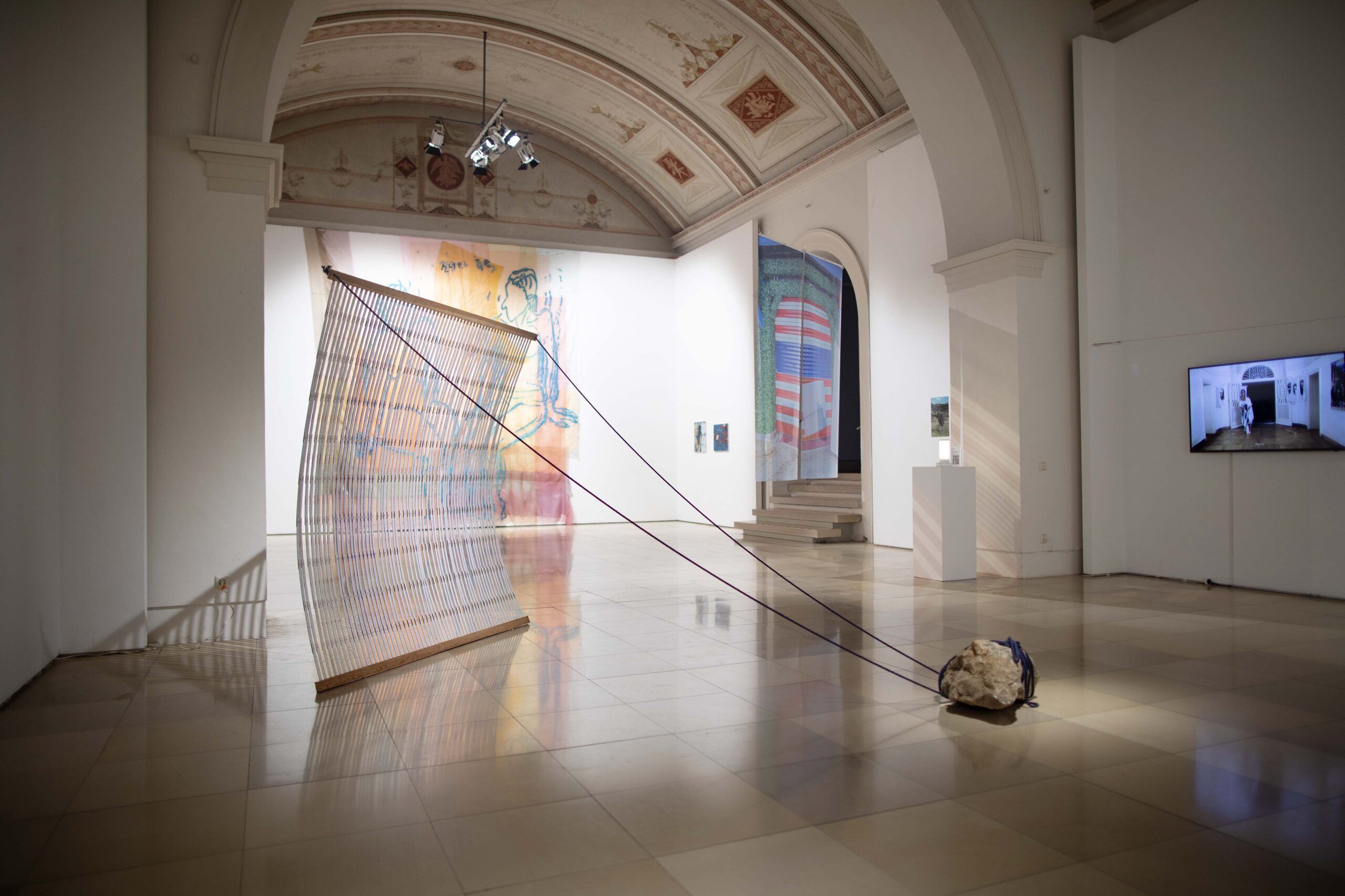 © v.l.: Fumie Ogura, h.m.: Jeong A Bang, h.r.: Miji Ih, Ausstellungsansicht THE 3RD TWO, 2024, Foto Toby Binder