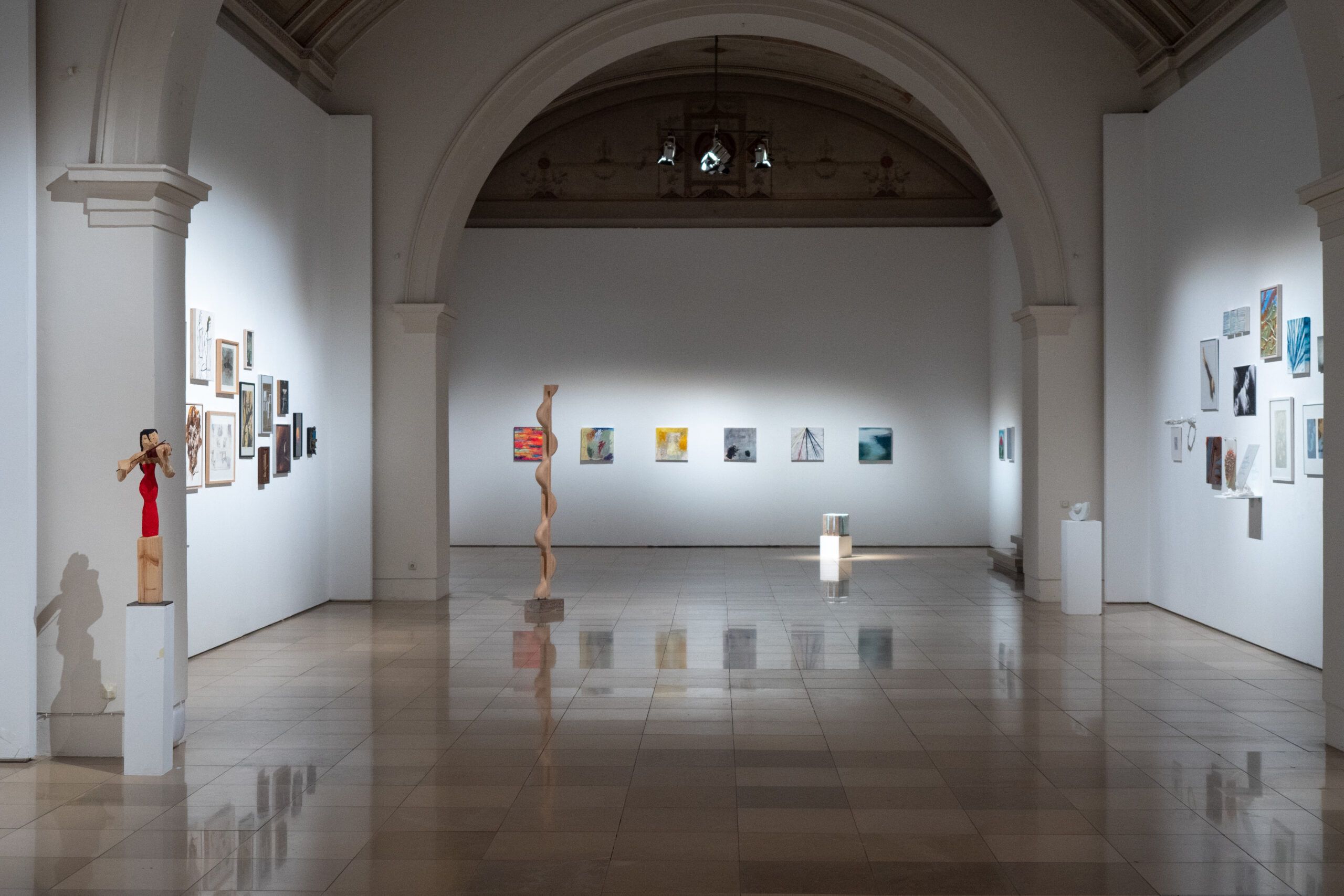 Ausstellungsansicht SHARING / BBK-MITGLIEDER STELLEN AUS 2021, Foto: Lion Bischof
