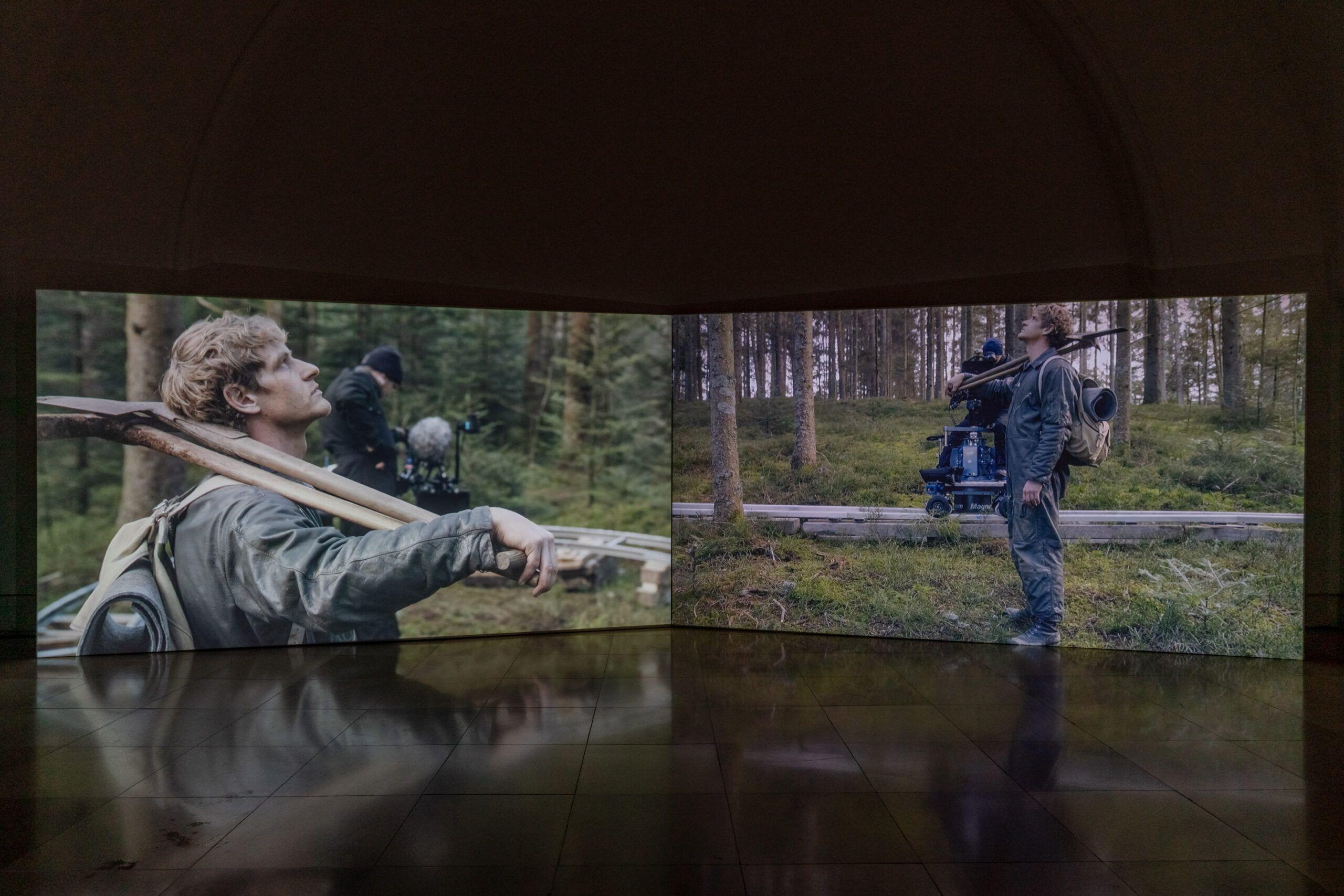 © Justin Urbach, Ausstellungsansicht GNADE, 2022, Foto: Edward Beierle