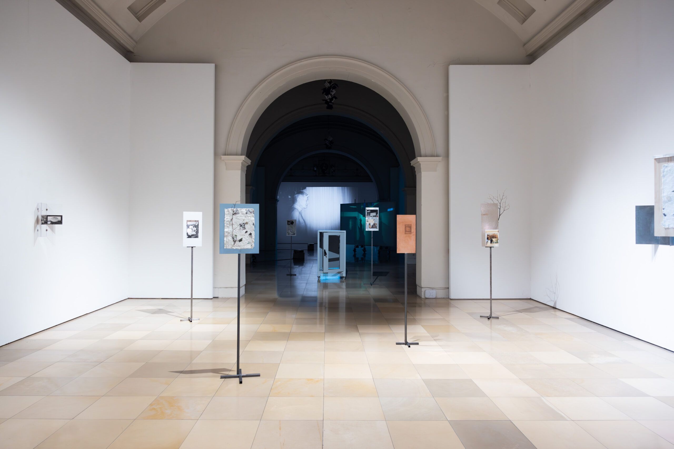 © Johanna Gonschorek, Ausstellungsansicht BAYERISCHER KUNSTFÖRDERPREIS / BILDENDE KUNST 2025, Foto: Christin Büttner