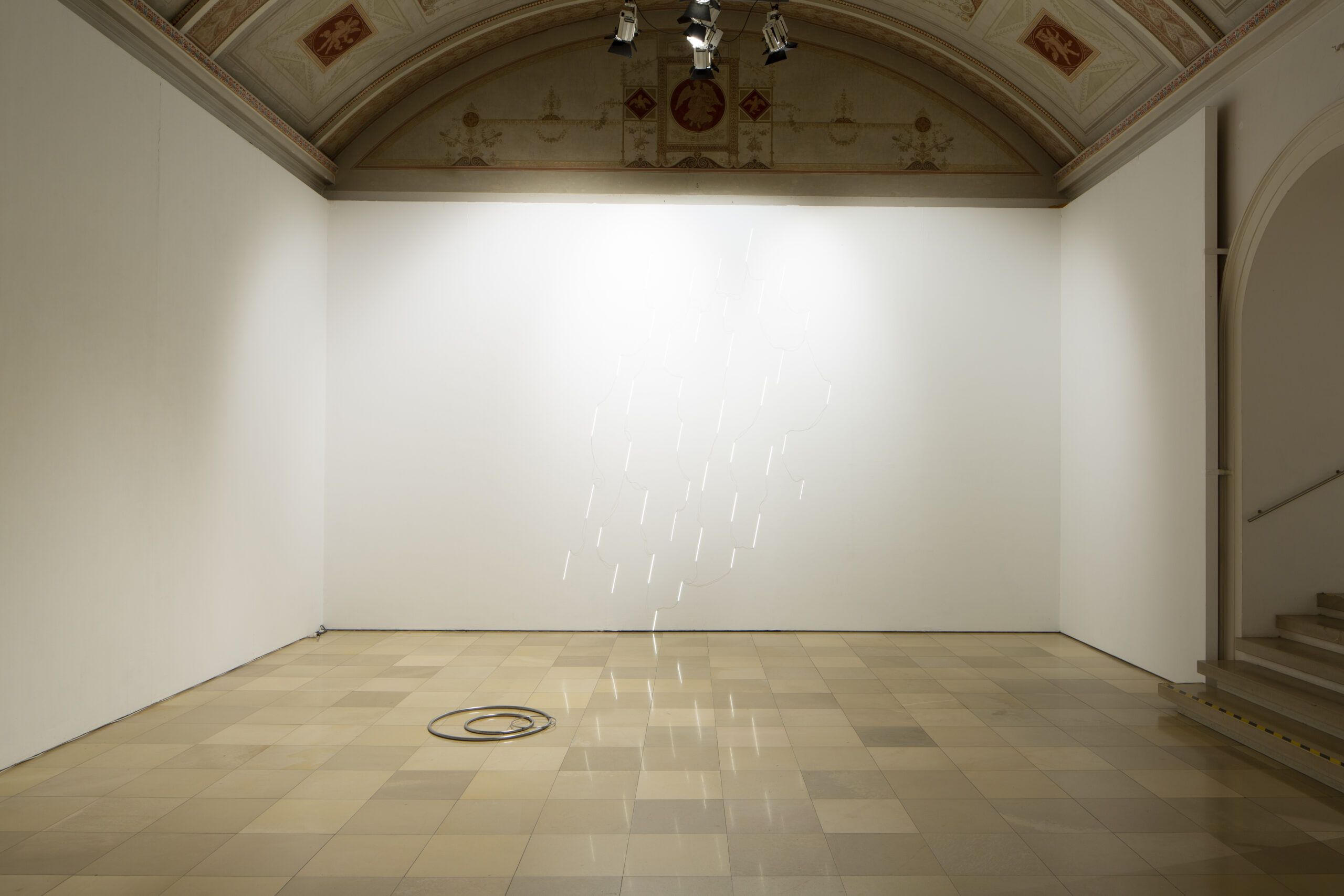 © Xenia Fumbarev, Ausstellungsansicht DEBUTANT*INNEN 2024, Foto Constanza Melendez