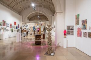 Ausstellungsansicht MITBRINGEN.MITNEHMEN - BBK-Mitglieder stellen aus 2024 Foto: Edward Beierle