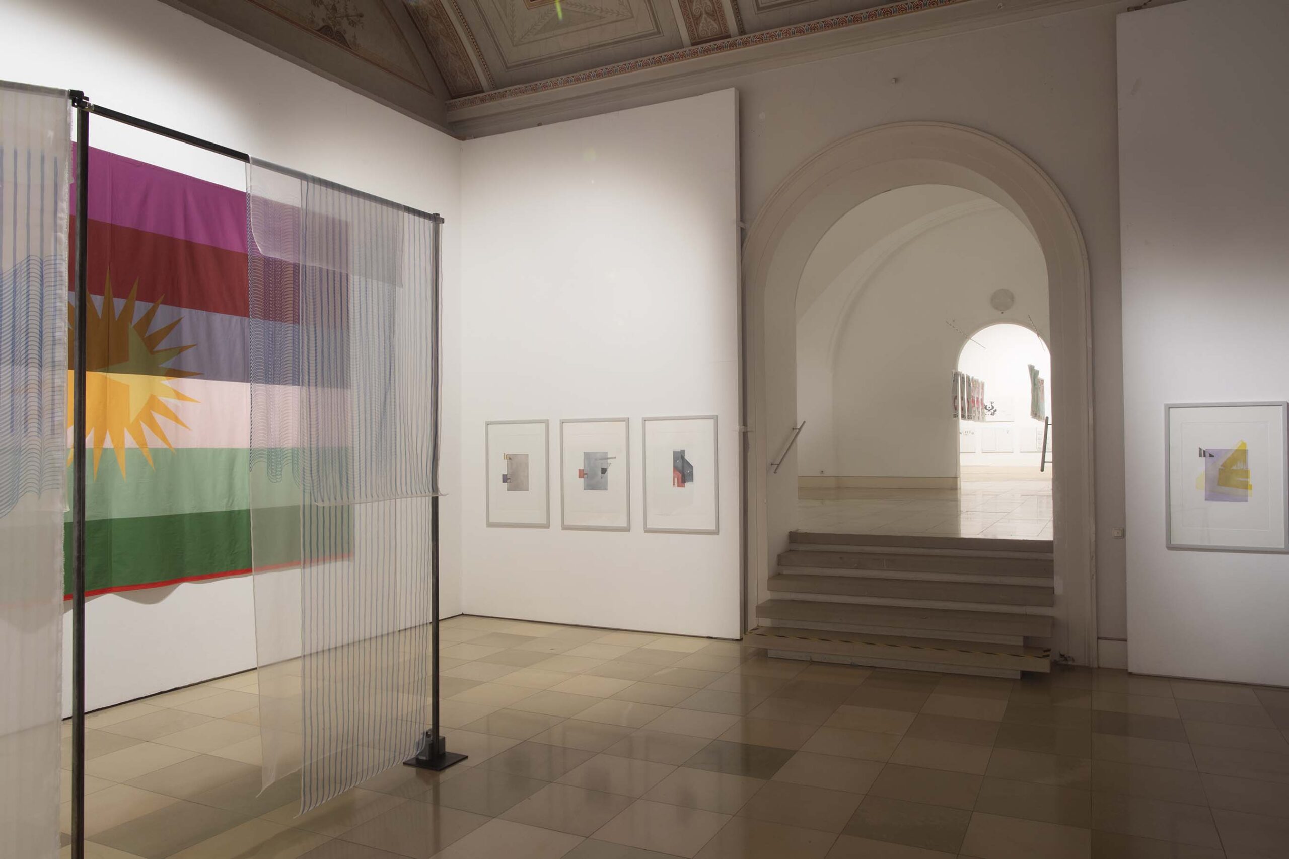 © l.: Annu Vertanen, © r.: Sandra Zech, Ausstellungsansicht PRINTED MATTER, 2025, Foto: Toby Binder