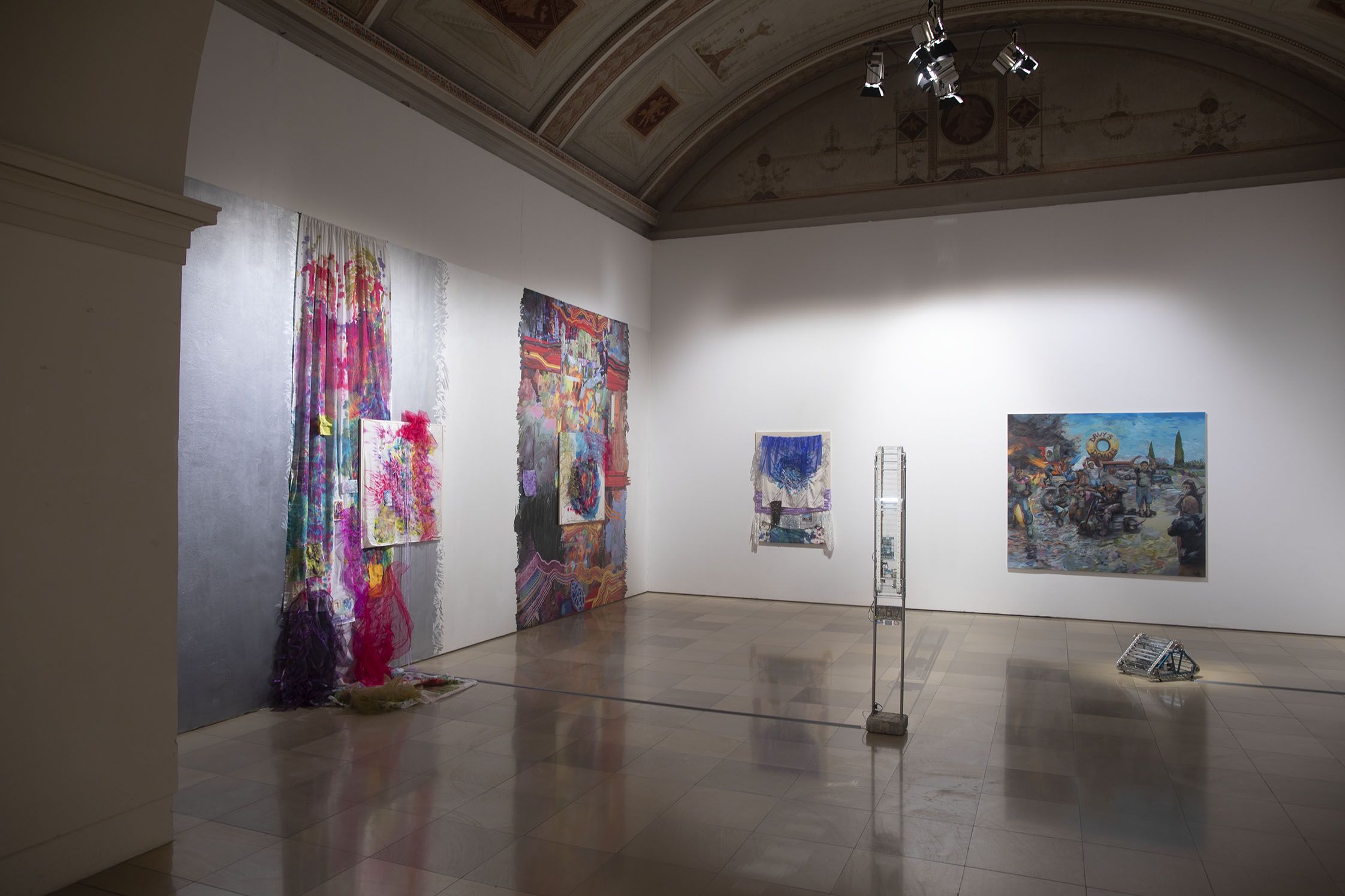 © l. u. h.: Veronica Burnuthian & Aelita le Quément , v.: Younsik Kim, Ausstellungsansicht TACKER 2025 / PRESELECTION, Foto: Toby Binder