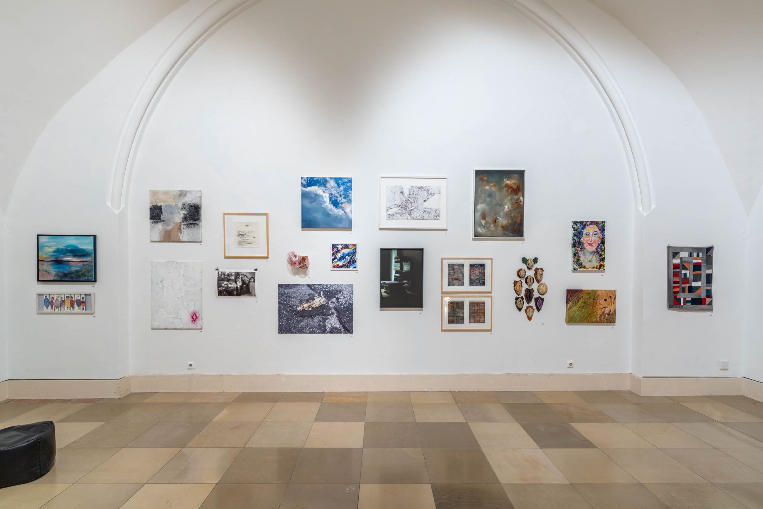 Ausstellungsansicht FULL HOUSE - BBK-Mitglieder stellen aus 2025, Foto: Edward Beierle